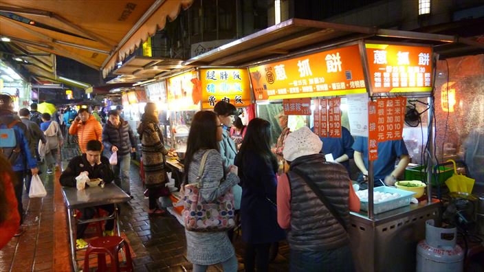 晴光市場・雙城街で食べる。『蔥抓餅』
